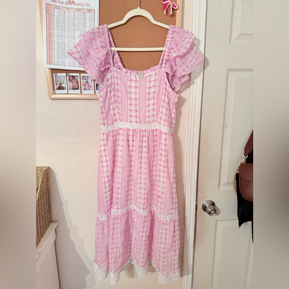 Versona Pink and White Dress